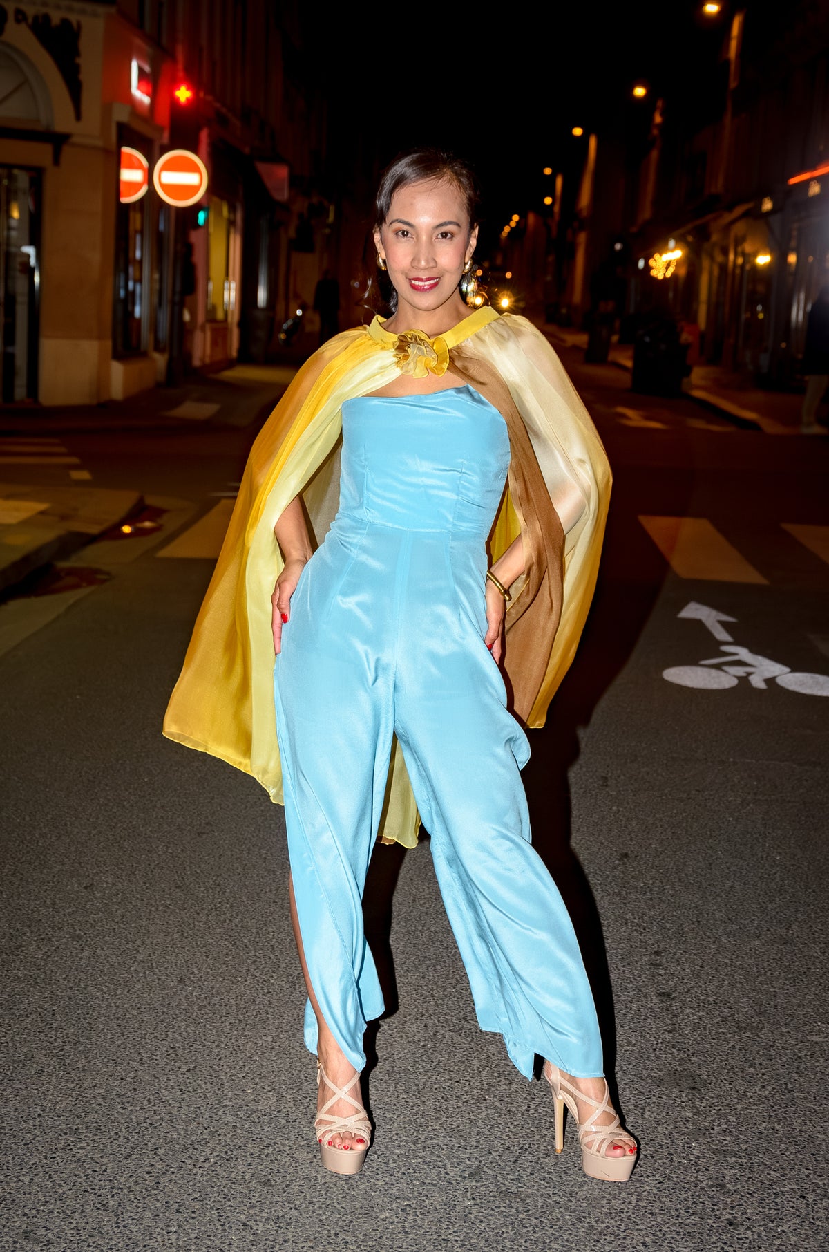 Tenue de soirée Liane photographiée de nuit